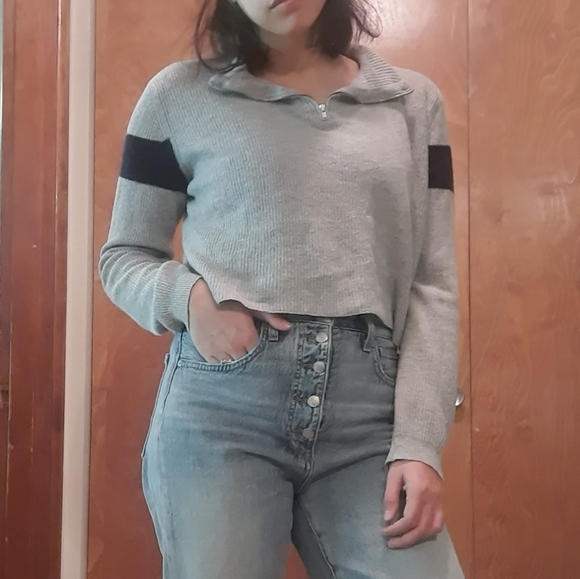 Brandy Melville Sweaters - Brandy melville gray cropped sweater